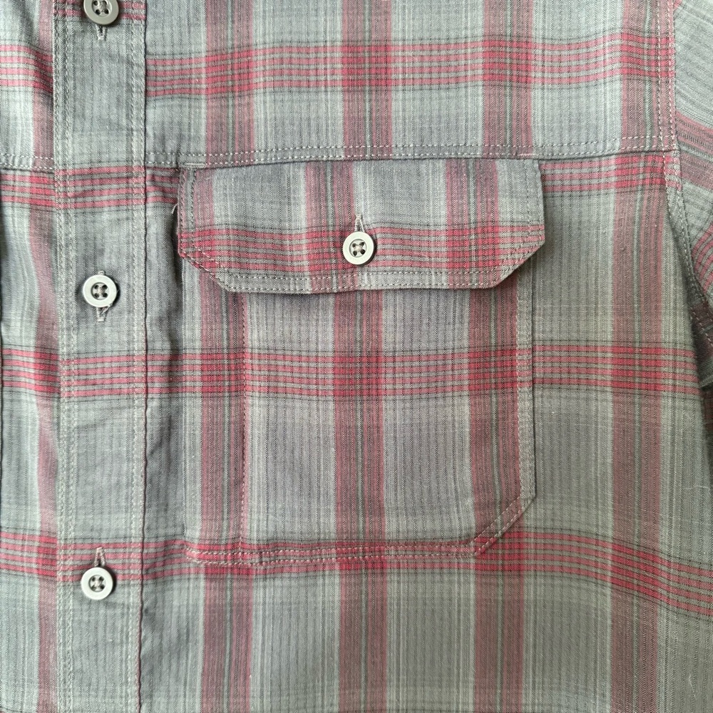 Swiss Tech Gray Burgundy Plaid Short Sleeve Button Down Shirt Small - Picture 5 of 5
